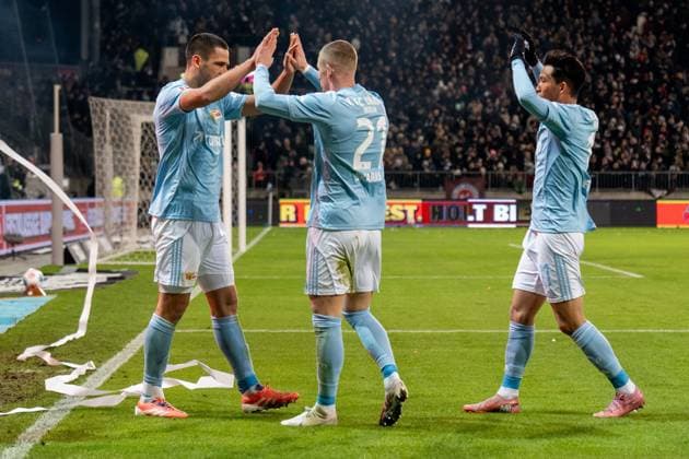 Rani Khedira 1 FC Union Berlin, 08 cheers after victory end of match with Tim Skarke 1 FC Union Berlin, 21 , GER, FC St Pauli vs 1 FC Union Berlin, Football, Bundesliga, Matchday 11, Season 2025 2026, 23 11 2025 DFL REGULATES PROHIBIT ANY USE OF PHOTOGRAPHS AS IMAGE SEQUENCES AND OR QUASI VIDEO GER, FC St Pauli vs 1 FC Union Berlin, Football, Bundesliga, Matchday 11, Season 2025 2026, 23 11 2025 Hamburg Copyright: xEibner-Pressefoto MaxxVincenx EP_MVN
