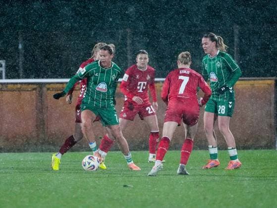 Larissa Muehlhaus SV Werder Bremen, 07 in dribbling SV Werder Bremen vs 1 FC Koeln, Football, Womens Bundesliga, Google Pixel Womens Bundesliga, Matchday 11, Season 2025 2026, 23 11 2025 DFB REGULATIONS PROHIBIT ANY USE OF PHOTOGRAPHS AS IMAGE SEQUENCES AND OR QUASI VIDEO, SV Werder Bremen vs 1 FC Koeln, Football, Womens Bundesliga, Google Pixel Womens Bundesliga, Matchday 11, Season 2025 2026, 23 11 2025 Bremen Copyright: xEibner-Pressefoto DamianxKruczynx EP_DKI
