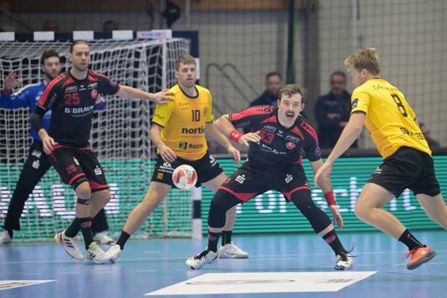 Bruno Eickhoff MT Melsungen 53 front , Hugo Sivertsson HF Karlskrona 8 , Albin Stenberg HF Karlskrona 10 , Olle Forsell Schefvert MT Melsungen 25 , Kristof Palasics goalkeeper MT Melsungen 32 back , GER, MT Melsungen HF Karlskrona SWE l, Handball, EHF European League Men, Group Matches, Season 2025 2026, 25 11 2025, GER, MT Melsungen HF Karlskrona, Handball, EHF Men, Group Matches, Season 2025 2026, 25 11 2025 Kassel Copyright: xEibner-Pressefotox xRolandxSippelx EP_RSL