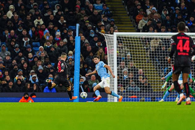 Goal for 0 1 Alejandro Grimaldo Bayer 04 Leverkusen, 20 ENG, Manchester City vs Bayer 04 Leverkusen, Football, UEFA Champions League, Matchday 5, 2025 2026 season, 25 11 2025 ENG, Manchester City vs Bayer 04 Leverkusen, Football, UEFA Champions League, Matchday 5, 2025 2026 season, 25 11 2025 Manchester Copyright: xEibner-Pressefoto MarcelxvonxFehrnx EP_MFN