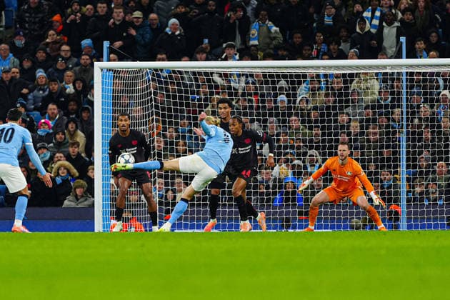 Goal kick Goal chance Erling Haaland Manchester City, 09 ENG, Manchester City vs Bayer 04 Leverkusen, Football, UEFA Champions League, Matchday 5, 2025 2026 season, 25 11 2025 ENG, Manchester City vs Bayer 04 Leverkusen, Football, UEFA Champions League, Matchday 5, 2025 2026 season, 25 11 2025 Manchester Copyright: xEibner-Pressefoto MarcelxvonxFehrnx EP_MFN