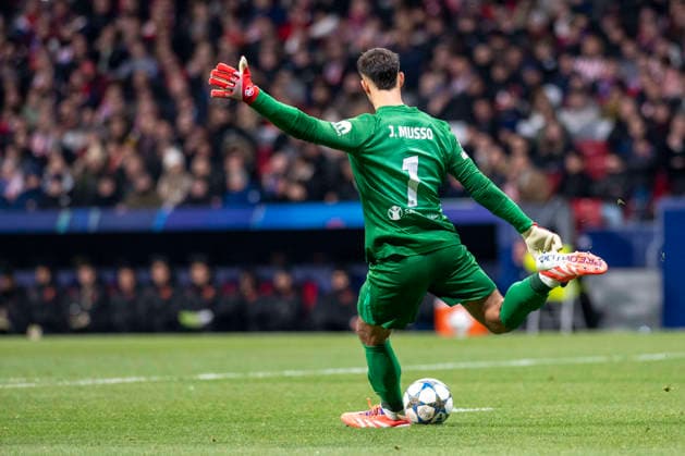 November 26, 2025, Madrid, Madrid, Spain: JUAN MUSSO of ATLETICO DE MADRID in action during the Champions League match, league match 5 between ATLETICO DE MADRID and INTER DE MILAN, held on November 26, 2025, at the Riad Air Metropolitano, Madrid, Spain. Madrid Spain - ZUMAc312 20251126_zsp_c312_033 Copyright: xOscarxManuelxSanchezx