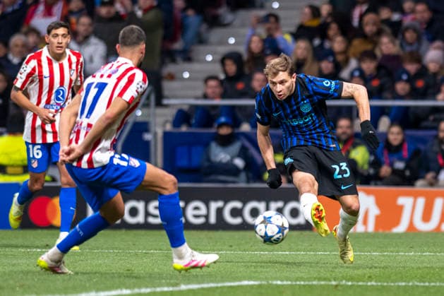 November 26, 2025, Madrid, Madrid, Spain: NICOLO BARELLA of FC Internazionale Milano pases the ball during the Champions League match, league match 5 between ATLETICO DE MADRID and INTER DE MILAN, held on November 26, 2025, at the Riad Air Metropolitano, Madrid, Spain. Madrid Spain - ZUMAc312 20251126_zsp_c312_044 Copyright: xOscarxManuelxSanchezx