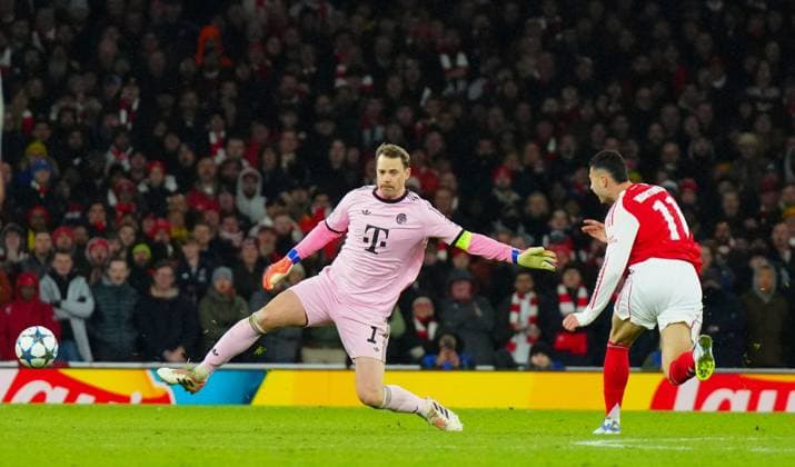 Gabriel Martinelli of Arsenal decieves Bayern Munich Goalkeeper Manuel Neuer and goes on to score a goal to make it 3-1 Arsenal v Bayern Munich, UEFA Champions League, Group Stage, Football, Emirates Stadium, London, UK- 26 Nov 2025London Emirates Stadium United Kingdom EDITORIAL USE ONLY No use with unauthorised audio, video, data, fixture lists, club league logos or live services. Online in-match use limited to 120 images, no video emulation. No use in betting, games or single club league player publications. Copyright: xJavierxGarcia Shutterstockx 15927947ah