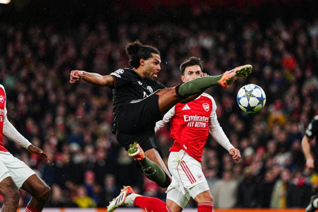 Goal kick Goal chance Serge Gnabry FC Bayern Muenchen, 07 ENG, FC Arsenal vs FC Bayern Muenchen, Football, UEFA Champions League, Matchday 5, Season 2025 2026, 26 11 2025 ENG, FC Arsenal vs FC Bayern Muenchen, Football, UEFA Champions League, Matchday 5, Season 2025 2026, 26 11 2025 London Copyright: xEibner-Pressefoto MarcelxvonxFehrnx EP_MFN