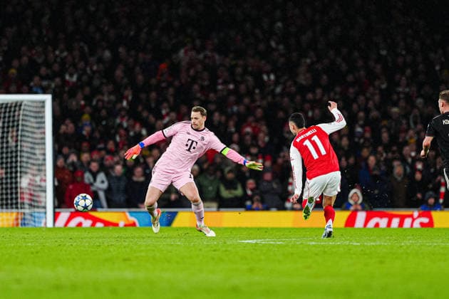 Manuel Neuer FC Bayern Muenchen, 01 , Gabriel Martinelli FC Arsenal, 11 before goal for 3 1 ENG, FC Arsenal vs FC Bayern Muenchen, Football, UEFA Champions League, Matchday 5, Season 2025 2026, 26 11 2025 ENG, FC Arsenal vs FC Bayern Muenchen, Football, UEFA Champions League, Matchday 5, Season 2025 2026, 26 11 2025 London Copyright: xEibner-Pressefoto MarcelxvonxFehrnx EP_MFN