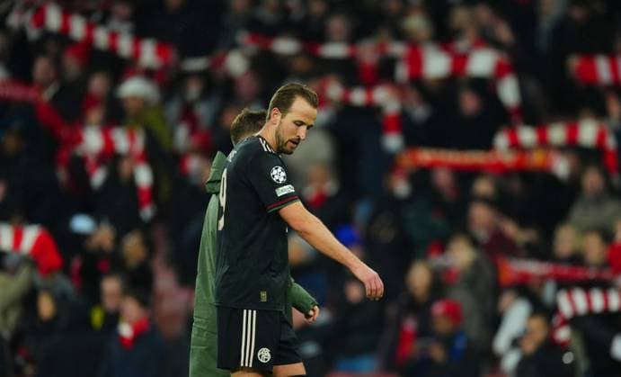 Harry Kane of Bayern Munich reacts at full time after a 3-1 defeat Arsenal v Bayern Munich, UEFA Champions League, Group Stage, Football, Emirates Stadium, London, UK- 26 Nov 2025London Emirates Stadium United Kingdom EDITORIAL USE ONLY No use with unauthorised audio, video, data, fixture lists, club league logos or live services. Online in-match use limited to 120 images, no video emulation. No use in betting, games or single club league player publications. Copyright: xJavierxGarcia Shutterstockx 15927947ap