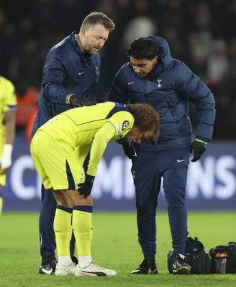 Xavi Simons of Tottenham Hotspur spits out water blood after being elbowed in the face by Lucas Hernandez of Paris Saint-Germain Paris Saint-Germain v Tottenham Hotspur, UEFA Champions League, Group Stage, Football, Parc des Princes, Paris, France- 26 Nov 2025Paris Parc des Princes France EDITORIAL USE ONLY No use with unauthorised audio, video, data, fixture lists, club league logos or live services. Online in-match use limited to 120 images, no video emulation. No use in betting, games or single club league player publications. Copyright: xKieranxMcManus Shutterstockx 15927926ax