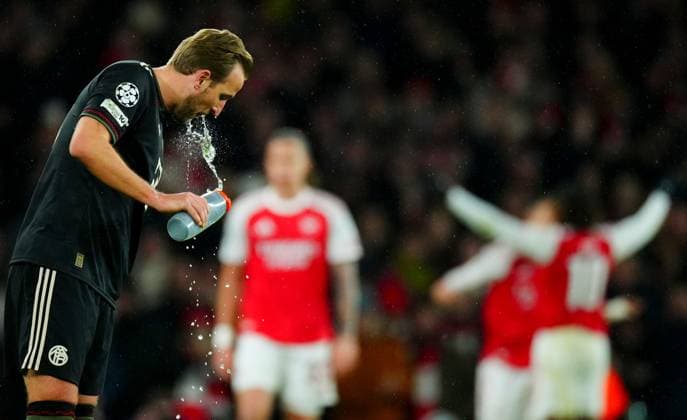 Harry Kane of Bayern Munich reacts after Gabriel Martinelli of Arsenal scored the third goal, 3-1 Arsenal v Bayern Munich, UEFA Champions League, Group Stage, Football, Emirates Stadium, London, UK- 26 Nov 2025London Emirates Stadium United Kingdom EDITORIAL USE ONLY No use with unauthorised audio, video, data, fixture lists, club league logos or live services. Online in-match use limited to 120 images, no video emulation. No use in betting, games or single club league player publications. Copyright: xJavierxGarcia Shutterstockx 15927947at