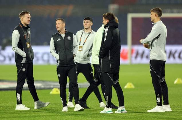 Celtic players look at the pitch ahead of kick off Feyenoord v Celtic, UEFA Europa League, Group Stage, Football, Stadion Feijenoord, Rotterdam, Netherlands - 27 Nov 2025Rotterdam Stadion Feijenoord Netherlands EDITORIAL USE ONLY No use with unauthorised audio, video, data, fixture lists, club league logos or live services. Online in-match use limited to 120 images, no video emulation. No use in betting, games or single club league player publications. Copyright: xKieranxMcManus Shutterstockx 15928065d