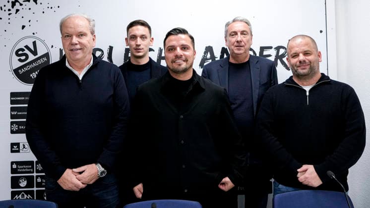 from left Volker Piegsa Managing Director, SV Sandhausen, SVS , Dominik Machmeier 2nd Chairman, SV Sandhausen, SVS , Anthony Loviso Sports Director, SVS , Jürgen Machmeier President, SV Sandhausen, SVS , Stanko Patkovic Scouting and Squad Planning, SVS , Group picture, at the press conference on the realignment of the sporting management, PK, Press Conference, Press appointment, Media appointment, 28 11 2025, Sandhausen Germany , Football, Regionalliga Südwest, Press conference SV Sandhausen xozx