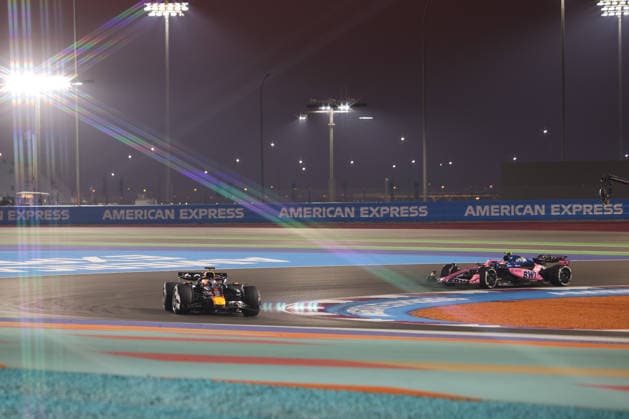 Max Verstappen Oracle Red Bull Racing, 01 , Franco Colapinto BWT Alpine F1 Team, 43 , Free Practice 1, FP1, Free Practice 1, QAT, Formula 1 World Championship, Qatar Grand Prix, Doha, Lusail, Lusail International Circuit, Friday, 28 11 2025 QTR, Formula 1 World Championship, Qatar Grand Prix, Doha, Lusail, Lusail International Circuit, Friday, 28 11 2025 Doha Copyright: xEibner-Pressefoto AnnikaxGrafx EP_AGF