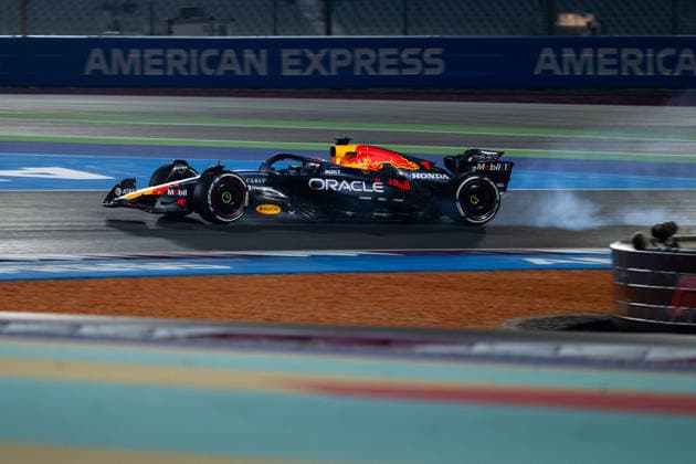 Max Verstappen Oracle Red Bull Racing, Netherlands, 01 in RB21 with braked out, QTR, Formula 1 World Championship, Qatar Grand Prix, Lusail International Circuit, Free Practice, 28 11 2025 QTR, Formula 1 World Championship, Qatar Grand Prix, Lusail International Circuit, 28 11 2025 Lusail Copyright: xEibner-Pressefoto Memmlerx EP_MMR