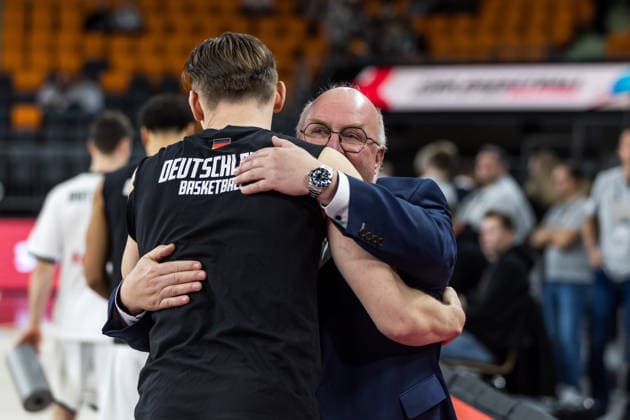 GER, FIBA Basketball World Cup 2027, European Qualifiers, Germany Israel 28 11 2025, Ratiopharm Arena, Neu Ulm, GER, FIBA Basketball World Cup 2027, European Qualifiers, Germany Israel David Krämer Germany, No44 , Ingo Weiss, DBB President  Photo Alexander Trienitz Neu Ulm Ratiopharm Arena Bayern Germany