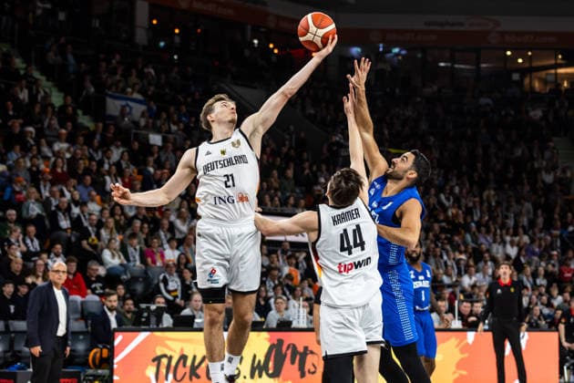 GER, FIBA Basketball World Cup 2027, European Qualifiers, Germany Israel 28 11 2025, Ratiopharm Arena, Neu Ulm, GER, FIBA Basketball World Cup 2027, European Qualifiers, Germany Israel Justus Hollatz Germany, No21 , David Krämer Germany, No44 Â Photo Alexander Trienitz Neu Ulm Ratiopharm Arena Bayern Germany