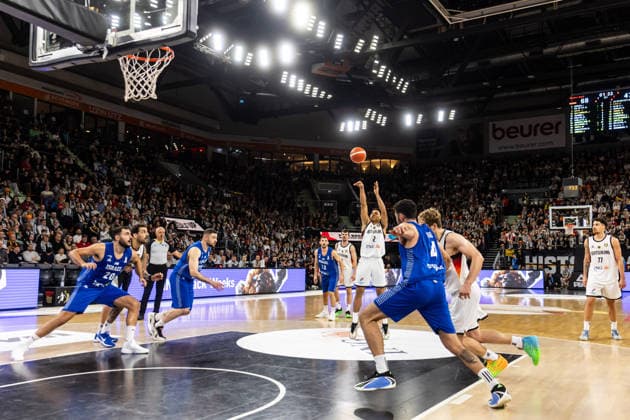 GER, FIBA Basketball World Cup 2027, European Qualifiers, Germany Israel 28 11 2025, Ratiopharm Arena, Neu Ulm, GER, FIBA Basketball World Cup 2027, European Qualifiers, Germany Israel Jack Kayil Germany, No2 at a free throw  Photo Alexander Trienitz Neu Ulm Ratiopharm Arena Bayern Germany