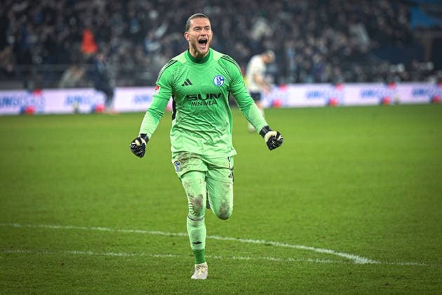 Germany, Football, 2 Bundesliga, Matchday 14, 2025 2026, FC Schalke 04 vs SC Paderborn 07, 28 11 2025, Veltins Arena, Gelsenkirchen, Germany, Goal celebration, Loris Karius FC Schalke 04, 1 celebrates the goal to 2 1 Copyright: xMarkusxVerwimpx