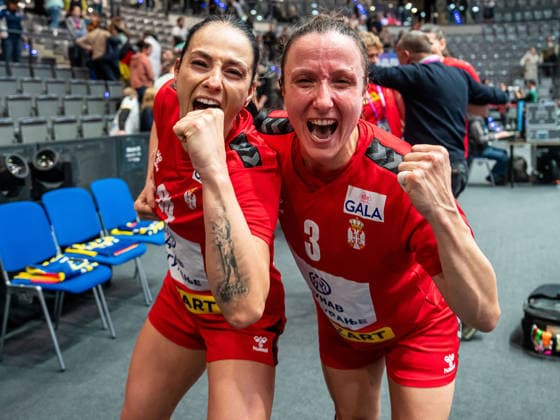 Sara Garovic Serbia, 94 and Katarina Krpez Slezak Serbia, 03 cheer after the victory, Serbia vs Iceland, Handball, World Championship, Women, Season 2025 2026, 28 11 2025, Serbia vs Iceland, Handball, World Championship, Women, Season 2025 2026, 28 11 2025 Stuttgart Copyright: xEibner-Pressefoto MichaelxSchmidx EP_MST