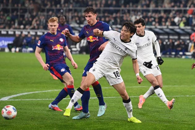 Shuto MACHINO MG is fouled by Willi ORBAN L in the penalty area, the penalty is awarded by referee Timo GERACH after video evidence, Koelner Keller, VAR, Video Assistant Referee, Videoschiedsrichter, Fußball 1 Bundesliga Saison 2025 2026, 12 Spieltag, Spieltag12, matchday12, Borussia Moenchengladbach MG RB Leipzig L 0 0 am 28 11 2025 BORUSSIA PARK Moenchengladbach DFL regulations prohibit any use of photographs as image sequences and or quasi video ÃÂ