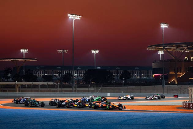 F1 - QATAR GRAND PRIX 2025 start of the race, depart, 01 VERSTAPPEN Max (nld), Red Bull Racing RB21, action 22 TSUNODA Yuki (jap), Red Bull Racing RB21, action 81 PIASTRI Oscar (aus), McLaren F1 Team MCL39, action 63 RUSSELL George (gbr), Mercedes AMG F1 Team W16, action during the 2025 Formula 1 Qatar Grand Prix, 23th round of the 2025 FIA Formula One World Championship, WM, Weltmeisterschaft from November 28 to 30, 2025 on the Lusail International Circuit, in Lusail, Qatar - Copyright: xFLORENTxGOODENx
