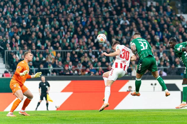 Goal for 1 0 Marco Friedl SV Werder Bremen, 32 , Goal kick goal chance by header from Marco Friedl SV Werder Bremen, 32 , Marius Bueter 1 FC Koeln, 30 , Goalkeeper Marvin Schwaebe 1 FC Koeln, 01 , GER, SV Werder Bremen vs 1 FC Koeln, Soccer, Bundesliga, Matchday 12, Season 2025 2026, 29 11 2025 DFL REGULATIONS PROHIBIT ANY USE OF PHOTOGRAPHS AS IMAGE SEQUENCES AND OR QUASI VIDEO GER, SV Werder Bremen vs 1 FC Koeln, Football, Bundesliga, Matchday 12, Season 2025 2026, 29 11 2025 Bremen Copyright: xEibner-Pressefoto MaxxVincenx EP_MVN