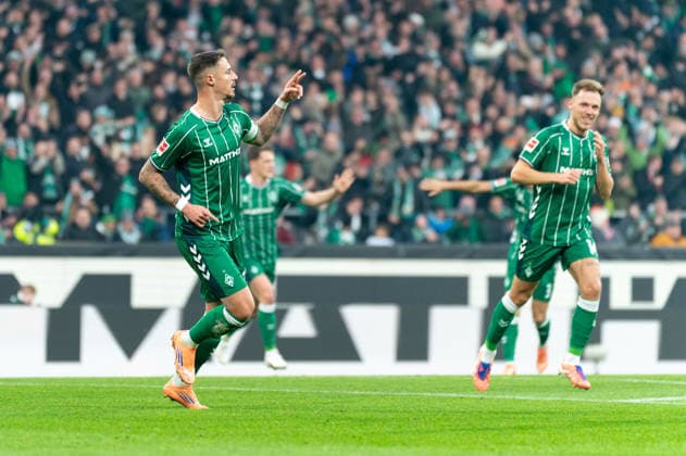 Goal for 1 0 Marco Friedl SV Werder Bremen, 32 , cheers with Senne Lynen SV Werder Bremen, 14 , GER, SV Werder Bremen vs 1 FC Koeln, Football, Bundesliga, Matchday 12, Season 2025 2026, 29 11 2025 DFL REGULATES PROHIBIT ANY USE OF PHOTOGRAPHS AS IMAGE SEQUENCES AND OR QUASI VIDEO GER, SV Werder Bremen vs 1 FC Koeln, Football, Bundesliga, Matchday 12, Season 2025 2026, 29 11 2025 Bremen Copyright: xEibner-Pressefoto MaxxVincenx EP_MVN