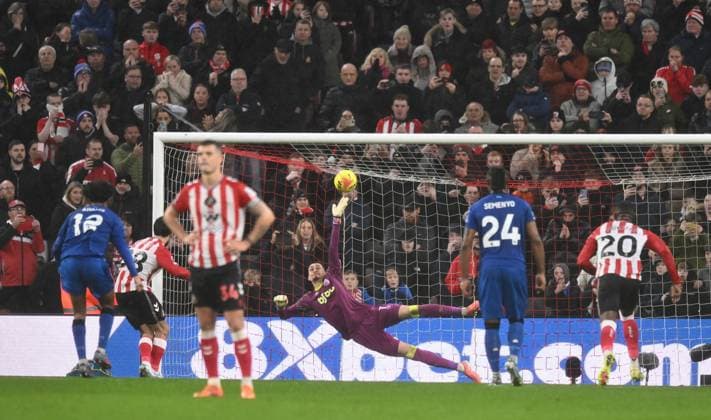 Enzo Le Fee of Sunderland scores their first goal Sunderland v AFC Bournemouth, Premier League, Football, Stadium of Light, Sunderland, UK - 29 Nov 2025Sunderland Stadium of Light United Kingdom EDITORIAL USE ONLY No use with unauthorised audio, video, data, fixture lists, club league logos or live services. Online in-match use limited to 120 images, no video emulation. No use in betting, games or single club league player publications. Copyright: xRichardxLee Shutterstockx 15941576n