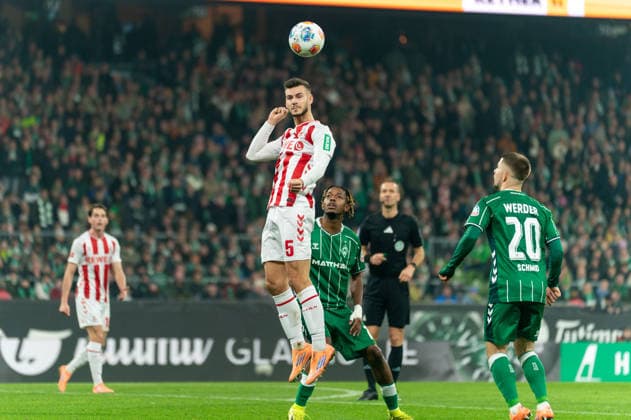 Tom Krauss 1 FC Koeln, 05 Header, GER, SV Werder Bremen vs 1 FC Koeln, Football, Bundesliga, Matchday 12, Season 2025 2026, 29 11 2025 DFL REGULATIONS PROHIBIT ANY USE OF PHOTOGRAPHS AS IMAGE SEQUENCES AND OR QUASI VIDEO GER, SV Werder Bremen vs 1 FC Koeln, Football, Bundesliga, Matchday 12, Season 2025 2026, 29 11 2025 Bremen Copyright: xEibner-Pressefoto MaxxVincenx EP_MVN