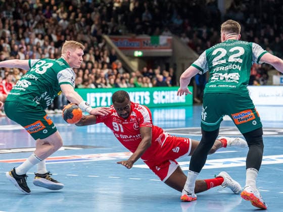 Sadou Ntanzi MT Melsungen, 91 in duel with Ymir Oern Gislason Frisch Auf Goeppingen, 33 and Erik Persson Frisch Auf Goeppingen, 22 , Frisch Auf Goeppingen vs MT Melsungen, Handball, 1 Bundesliga, Men, Season 2025 2026, 29 11 2025, Frisch Auf Goeppingen vs MT Melsungen, Handball, 1 Bundesliga, Men, Season 2025 2026, 29 11 2025 Goeppingen Copyright: xEibner-Pressefoto MichaelxSchmidx EP_MST