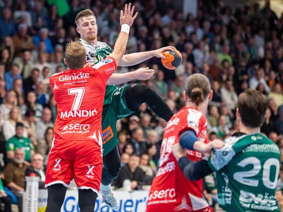 Erik Persson Frisch Auf Goeppingen, 22 is high in the air, Frisch Auf Goeppingen vs MT Melsungen, Handball, 1 Bundesliga, Men, Season 2025 2026, 29 11 2025, Frisch Auf Goeppingen vs MT Melsungen, Handball, 1 Bundesliga, Men, Season 2025 2026, 29 11 2025 Goeppingen Copyright: xEibner-Pressefoto MichaelxSchmidx EP_MST