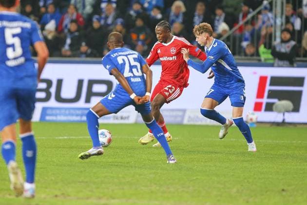 Magdeburg, Saxony-Anhalt, Germany, 29 11 2025 Avnet Arena 14 Matchday, Season 2025 26, 2 Soccer Bundesliga 1 FC Magdeburg 1 FC Nürnberg Silas Gnaka 25, 1 FC Magdeburg and Philipp Hercher 27, 1 FC Magdeburg circle Mohamed Ali Zoma 23, 1 FC Nürnberg , in front Tobias Müller 5, 1 FC Magdeburg looks on Copyright: xdtsxNachrichtenagenturx dts_96101