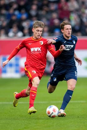 v li Anton Kade FCA, 30 , Wouter Burger Hoffenheim, 18 , duel, duel, tackle, tackling, dynamics, action, action, 29 11 2025, Sinsheim Germany , Football, Bundesliga, TSG 1899 Hoffenheim FC Augsburg, DFB DFL REGULATIONS PROHIBIT ANY USE OF PHOTOGRAPHS AS IMAGE SEQUENCES AND OR QUASI VIDEO xozx