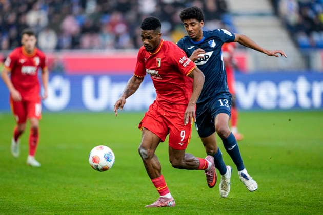 v li Samuel Essende FCA, 9 , Bernardo Fernandes da Silva Junior Hoffenheim, 13 , duel, duel, tackle, tackling, dynamics, action, action, 29 11 2025, Sinsheim Germany , Football, Bundesliga, TSG 1899 Hoffenheim FC Augsburg, DFB DFL REGULATIONS PROHIBIT ANY USE OF PHOTOGRAPHS AS IMAGE SEQUENCES AND OR QUASI VIDEO xozx
