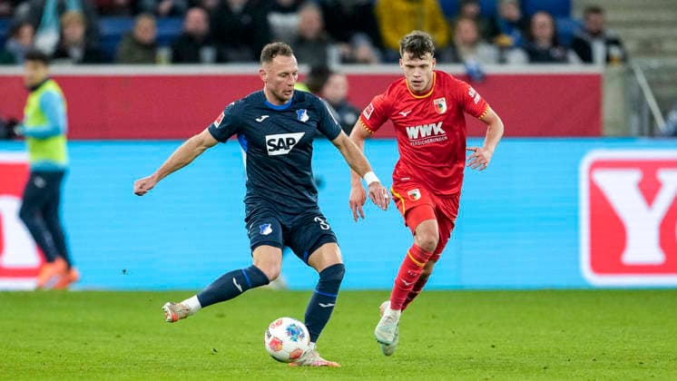 v li Vladimir Coufal Hoffenheim, 34 , Robin Fellhauer FCA, 19 , duel, duel, tackle, tackling, dynamics, action, action, 29 11 2025, Sinsheim Germany , Football, Bundesliga, TSG 1899 Hoffenheim FC Augsburg, DFB DFL REGULATIONS PROHIBIT ANY USE OF PHOTOGRAPHS AS IMAGE SEQUENCES AND OR QUASI VIDEO xozx