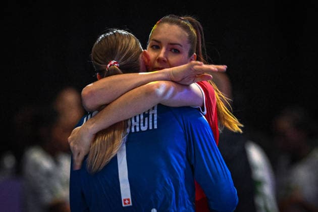 Netherlands, Handball, Womens World Championship 2025, Switzerland vs Senegal, 29 11 2025, Maaspoort Sports Events, s Hertogenbosch, Netherlands, Hug Lea Schüpbach Switzerland, 1 and Kerstin Kündig Switzerland, 3 Copyright: xMarkusxVerwimpx