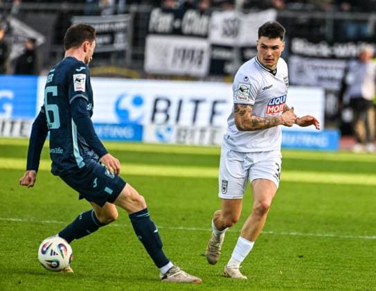 GER, 3 Liga, SSV Ulm 1846 vs TSV 1860 Munich 29 11 2025, Donaustadion, Ulm, GER, 3 Liga, SSV Ulm 1846 vs TSV 1860 Munich, in the picture Niklas Kölle Koelle SSV Ulm, 32 tunnels Philipp Maier Muenchen, 26 nordphotoxGmbHx xHafner nph00200