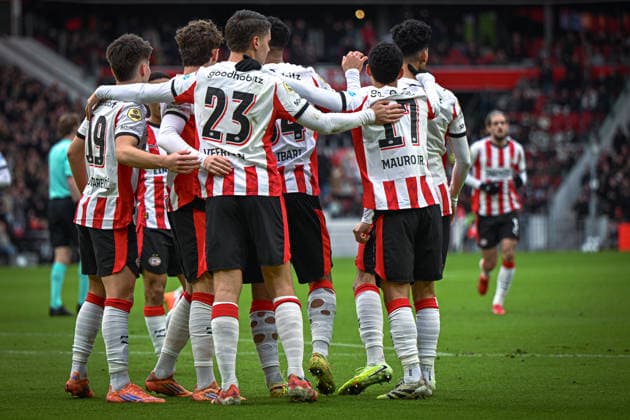 Netherlands, Football, Eredivisie, Matchday 14, 2025 2026, PSV Eindhoven vs FC Volendam, 30 11 2025, Philips Stadion , Eindhoven, Netherlands, Goal celebration after the 1 0 for PSV Eindhoven by Joey Veerman PSV Eindhoven, 23 Copyright: xMarkusxVerwimpx