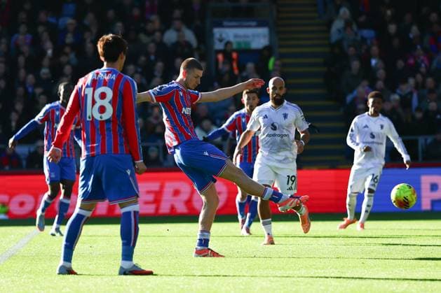 Adam Wharton of Crystal Palace with a shot on goal Crystal Palace v Manchester United, ManU Premier League, Football, Selhurst Park, London, UK - 30 Nov 2025London Selhurst Park United Kingdom EDITORIAL USE ONLY No use with unauthorised audio, video, data, fixture lists, club league logos or live services. Online in-match use limited to 120 images, no video emulation. No use in betting, games or single club league player publications. Copyright: xSimonxDael Shutterstockx 15941699f