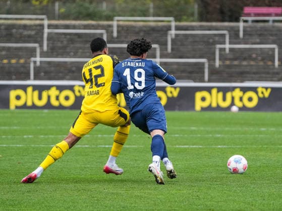 Almugera Raouf Kabar Borussia Dortmund U23, 42 vs Christian Stabenau SC Wiedenbrueck, 19 BVB Borussia Dortmund U23 vs SC Wiedenbrueck, Football, Regionalliga West, Matchday 17, Season 2025 2026, 30 11 2025 BVB Borussia Dortmund U23 vs SC Wiedenbrueck, Football, Regionalliga West, Matchday 17, Season 2025 2026, 30 11 2025 Dortmund Copyright: xEibner-Pressefoto DamianxKruczynx EP_DKI