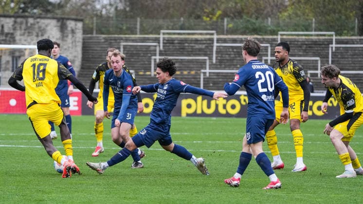 Christian Stabenau SC Wiedenbrueck, 19 in duel with Mussa Kaba Borussia Dortmund U23, 18 BVB Borussia Dortmund U23 vs SC Wiedenbrueck, Football, Regionalliga West, Matchday 17, Season 2025 2026, 30 11 2025 BVB Borussia Dortmund U23 vs SC Wiedenbrueck, Football, Regionalliga West, Matchday 17, Season 2025 2026, 30 11 2025 Dortmund Copyright: xEibner-Pressefoto DamianxKruczynx EP_DKI