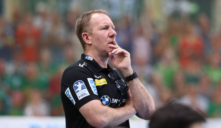 Leipzig, 30 11 2025, Arena Leipzig, Handball, Bundesliga, 14 Spieltag , SC DHfK Leipzig vs TSV Hannover Burgdorf, Im Bild Trainer Frank Carstens, DHfK Leipzig , Nur zur redaktionellen Nutzung Only editorial use , DHB HBL regulations prohibit any use of photographs as image sequences and or quasi video ,
