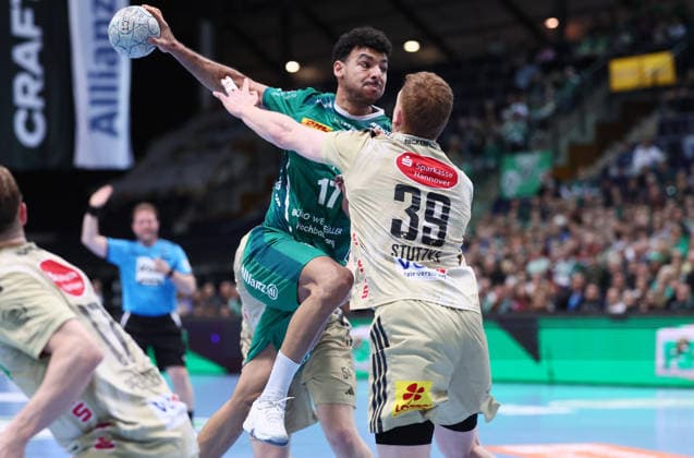 Leipzig, 30 11 2025, Arena Leipzig, Handball, Bundesliga, Matchday 14, SC DHfK Leipzig vs TSV Hannover Burgdorf, Pictured from left Ahmed Khairi 17, Leipzig , Lukas Stutzke 39, Hannover , For editorial use only , DHB HBL regulations prohibit any use of photographs as image sequences and or quasi video ,