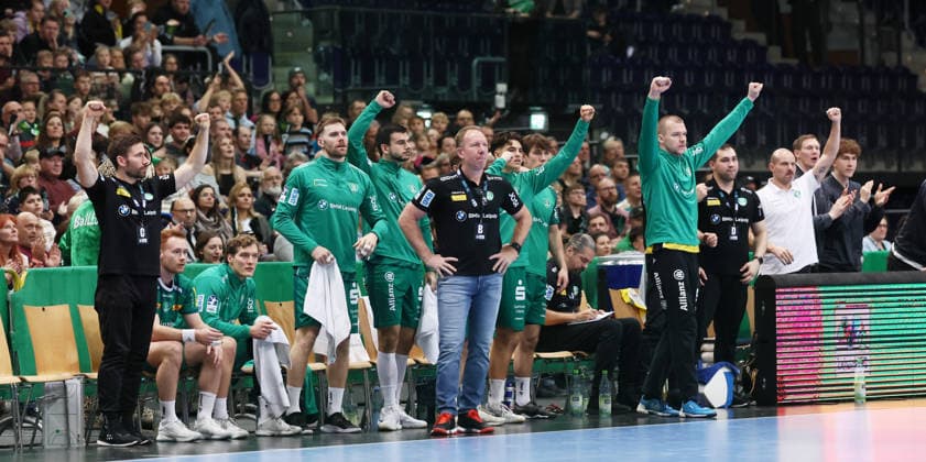 Leipzig, 30 11 2025, Arena Leipzig, Handball, Bundesliga, 14 Spieltag , SC DHfK Leipzig vs TSV Hannover Burgdorf, Im Bild Trainer Frank Carstens, DHfK Leipzig , Nur zur redaktionellen Nutzung Only editorial use , DHB HBL regulations prohibit any use of photographs as image sequences and or quasi video ,