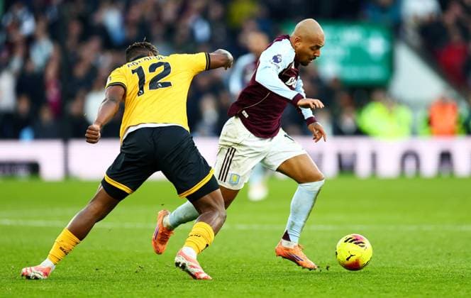Donyell Malen of Aston Villa and Emmanuel Agbadou of Wolverhampton Wanderers. Aston Villa v Wolverhampton Wanderers, Premier League, Football, Villa Park, Birmingham, UK - 30 Nov 2025Birmingham Villa Park United Kingdom EDITORIAL USE ONLY No use with unauthorised audio, video, data, fixture lists, club league logos or live services. Online in-match use limited to 120 images, no video emulation. No use in betting, games or single club league player publications. Copyright: xJamesxMarsh Shutterstockx 15941716az
