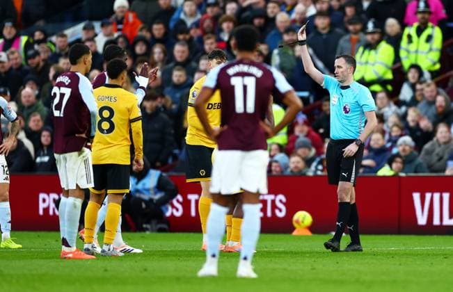 Referee Chris Kavanagh makes a stadium annonucement of no red card after a VAR review. Aston Villa v Wolverhampton Wanderers, Premier League, Football, Villa Park, Birmingham, UK - 30 Nov 2025Birmingham Villa Park United Kingdom EDITORIAL USE ONLY No use with unauthorised audio, video, data, fixture lists, club league logos or live services. Online in-match use limited to 120 images, no video emulation. No use in betting, games or single club league player publications. Copyright: xJamesxMarsh Shutterstockx 15941716cb
