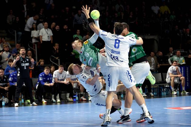 DEU, DHB, 1 HBL, Fuechse Berlin vs TBV Lemgo Lippe , 30 11 2025, Max Schmeling Halle, Berlin, DEU, DHB, 1 HBL, Fuechse Berlin vs TBV Lemgo Lippe , pictured Mathias Gidsel Fuechse Berlin 19 , Mijajlo Marsenic Fuechse Berlin 93 , Lukas Hutecek Lemgo 2 , Frederik Simak Lemgo 8 nordphotoxGmbHx xEngler nph00076