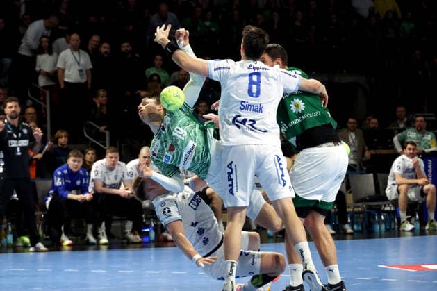 DEU, DHB, 1 HBL, Fuechse Berlin vs TBV Lemgo Lippe , 30 11 2025, Max Schmeling Halle, Berlin, DEU, DHB, 1 HBL, Fuechse Berlin vs TBV Lemgo Lippe , pictured Mathias Gidsel Fuechse Berlin 19 , Mijajlo Marsenic Fuechse Berlin 93 , Lukas Hutecek Lemgo 2 , Frederik Simak Lemgo 8 nordphotoxGmbHx xEngler nph00076