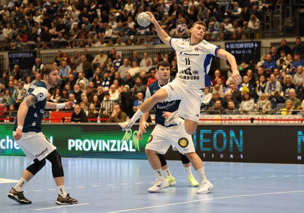 f l Gerdas Barbarskas Bergischer HC 14 , Aron Seesing Bergischer HC 49 , Nocolaj Jorgensen Handball Sportverein Hamburg 11 Bergischer HC 06 vs Handball Sportverein Hamburg, Matchday 14, Handball, DAIKIN HBL, Season 2025 2026, 30 11 2025 Bergischer HC 06 vs Handball Sportverein Hamburg, Matchday 14, Handball, DAIKIN HBL, Season 2025 2026, 30 11 2025 Duesseldorf Copyright: xEibner-Pressefoto ThomasxStoeckerx EP_TSR