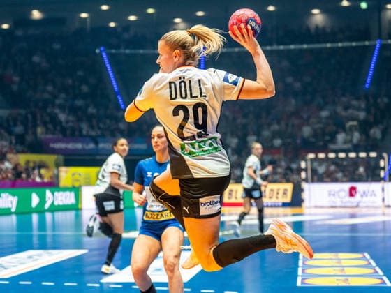 Antje Doell Germany, 29 from outside, Germany vs. Serbia, Handball, World Championship, Women, Season 2025 2026, 30 11 2025, Germany vs. Serbia, Handball, World Championship, Women, Season 2025 2026, 30 11 2025 Stuttgart Copyright: xEibner-Pressefoto MichaelxSchmidx EP_MST