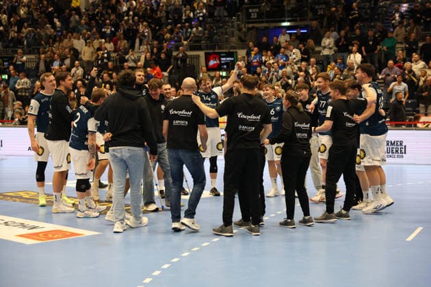 BHC celebrates victory Bergischer HC 06 vs Handball Sportverein Hamburg, Matchday 14, Handball, DAIKIN HBL, Season 2025 2026, 30 11 2025 Bergischer HC 06 vs Handball Sportverein Hamburg, Matchday 14, Handball, DAIKIN HBL, Season 2025 2026, 30 11 2025 Duesseldorf Copyright: xEibner-Pressefoto ThomasxStoeckerx EP_TSR